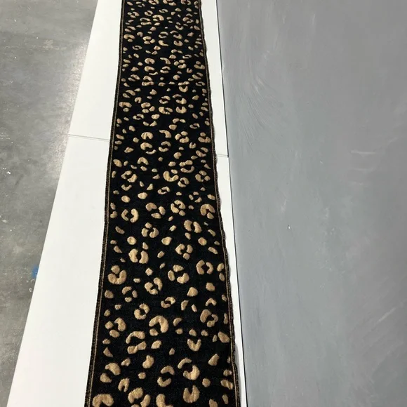 Reversible Leopard Print Scarf - Picture 3 of 8